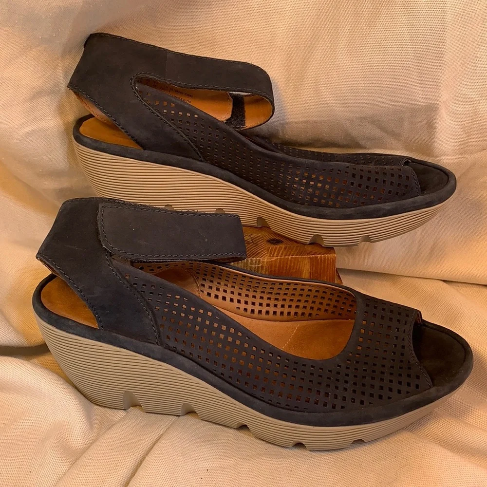Clarks almost NEW, worn once leather ankle strap
